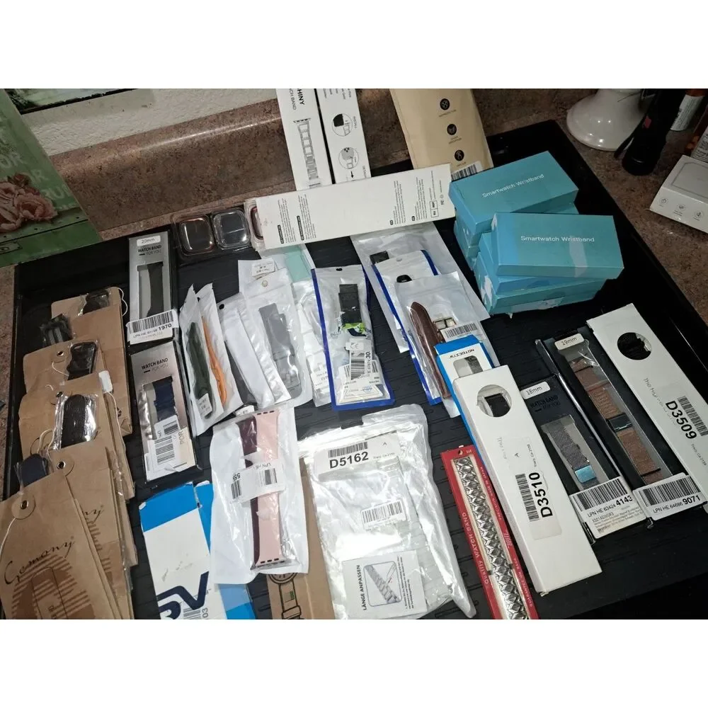 NIB-LOT Bundle of 40 New Watch Bands 20mm-38mm of Overstock from Europe